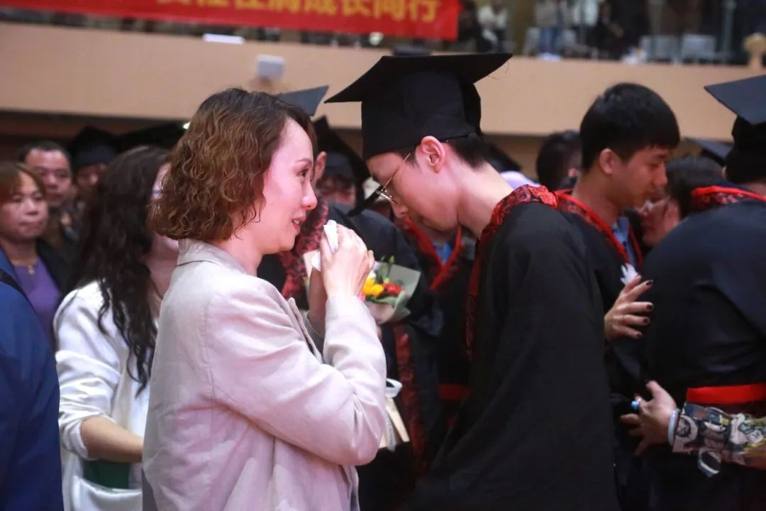 踐行青春誓言 立志揚帆遠航 | 海口山高高級實驗中學(xué)十八歲成人禮暨百日誓師大會成功舉辦-圖片3