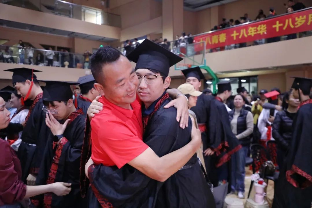 踐行青春誓言 立志揚帆遠航 | ?？谏礁吒呒墝嶒炛袑W(xué)十八歲成人禮暨百日誓師大會成功舉辦-圖片3