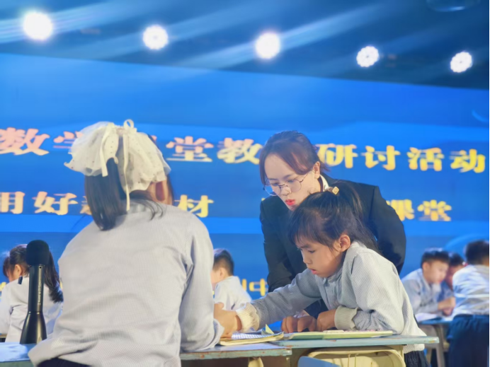 共研新課堂，同筑教育夢——定安縣山高學(xué)校2025年蘇教版一年級數(shù)學(xué)課堂教學(xué)研討活動-圖片8