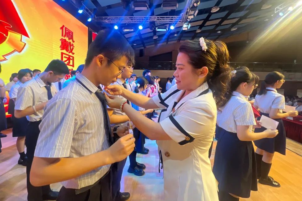 五四精神啟新篇，青春逐夢(mèng)向未來——?？谏礁咧袑W(xué)2025年離隊(duì)入團(tuán)儀式順利舉行-圖片6