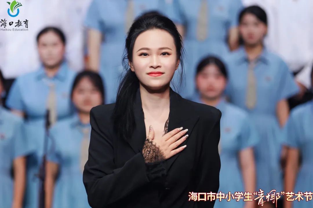 喜報(bào)！我校榮獲海口市中小學(xué)生“青椰”藝術(shù)節(jié)高中班級(jí)合唱一等獎(jiǎng)！