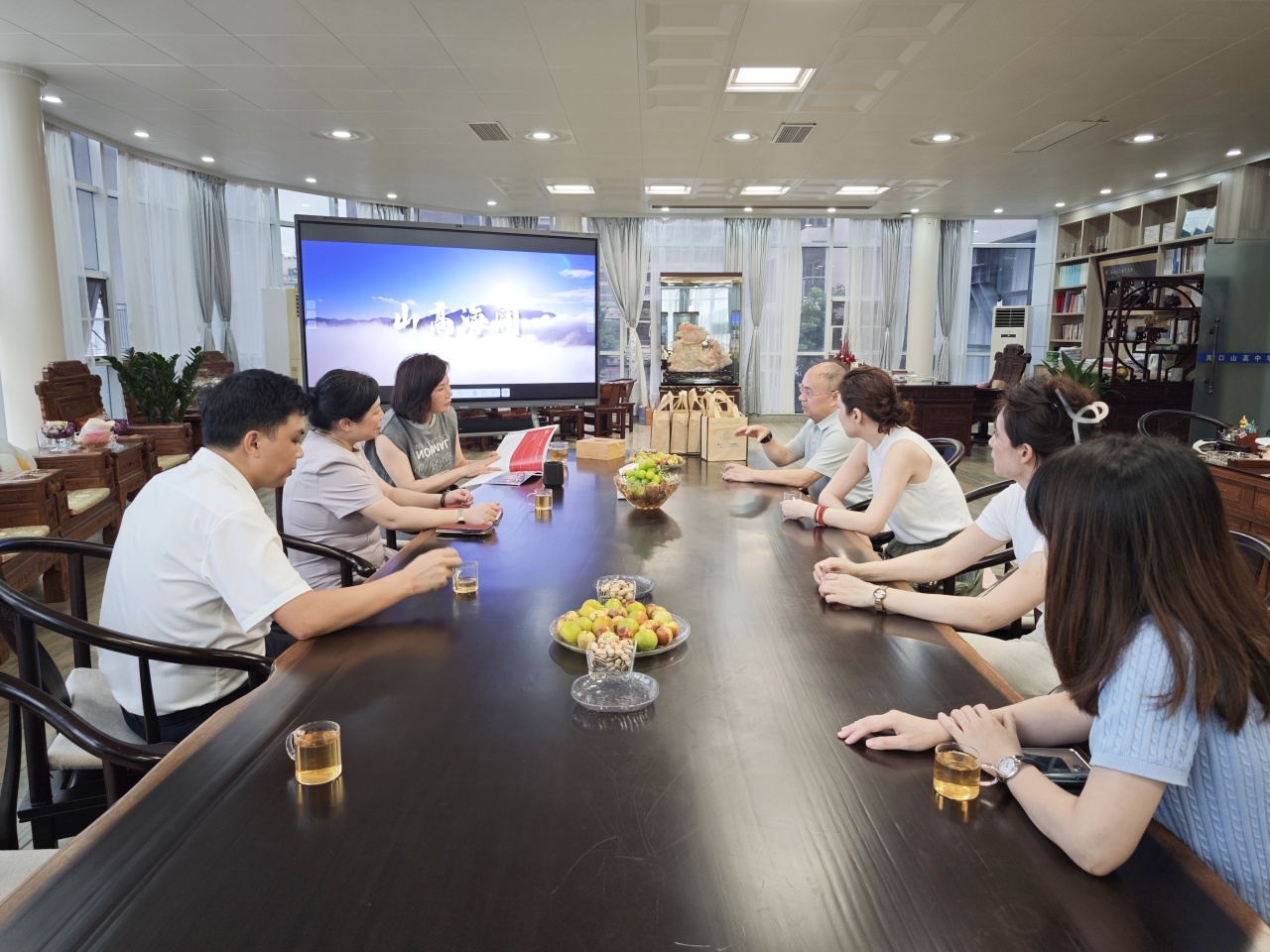 校際交流啟新程，共話教育謀發(fā)展——吉林大學(xué)萊姆頓學(xué)院代表蒞臨?？谏礁咧袑W(xué)參觀交流-圖片2