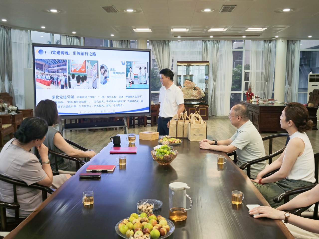 校際交流啟新程，共話教育謀發(fā)展——吉林大學(xué)萊姆頓學(xué)院代表蒞臨海口山高中學(xué)參觀交流-圖片2