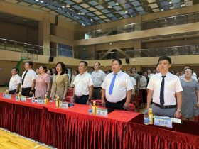 拾光而行，向優(yōu)而生——?？谏礁吒呒墝嶒炛袑W(xué)召開2024—2025學(xué)年第二學(xué)期期末總結(jié)大會
