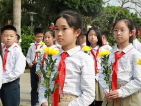 少先隊(duì)| 緬懷英烈鑄中魂 傳承紅色樹新風(fēng)———?？谏礁邔W(xué)校清明烈士陵園祭奠先烈活動